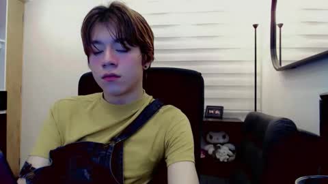 Snapshot of dae_lune chatting on March 21, 1:21 am dae_lune online show from March 21, 1:21 am