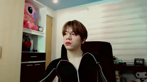 Snapshot of dae_lune chatting on March 24, 2:38 am dae_lune online show from March 24, 2:38 am