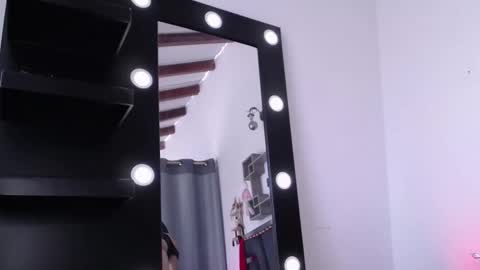 Snapshot of daenerys_cat chatting on December 18, 6:25 pm daenerys_cat online show from December 18, 6:25 pm