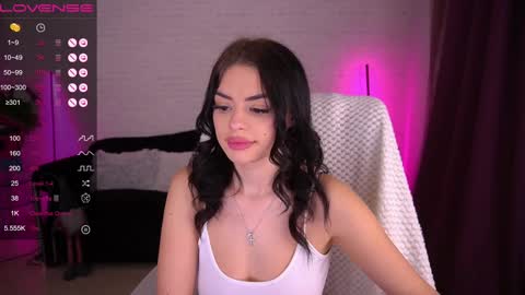 Snapshot of daenerys_daen chatting on December 3, 7:54 am daenerys_daen online show from December 3, 7:54 am