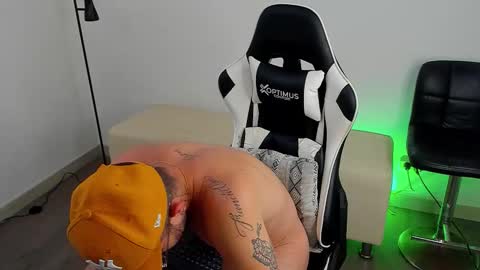 Snapshot of dafboy_ chatting on October 3, 9:56 pm Allan Daf online show from October 3, 9:56 pm