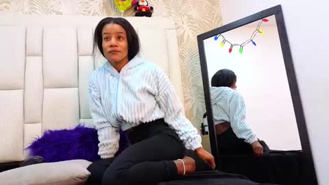 daffnelewis online show from January 7, 11:23 am