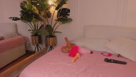 dafne_hillss online show from January 8, 12:07 pm