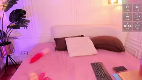 dafne_hillss online show from March 13, 11:50 am