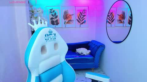 dafne huges online show from November 11, 7:47 pm