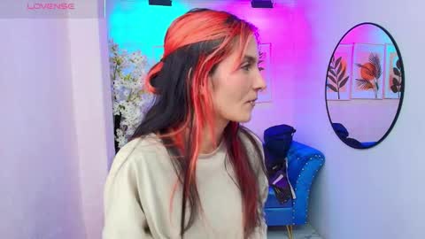 dafne huges online show from November 15, 7:32 pm