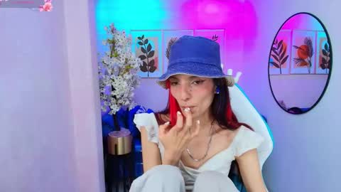 dafne huges online show from November 29, 9:18 pm