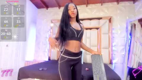 Snapshot of dafnee_adams chatting on June 22, 12:46 pm Dafnee online show from June 22, 12:46 pm