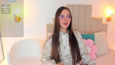 Dafne  online show from November 18, 1:26 pm