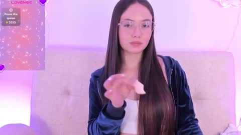 Dafne  online show from March 13, 2:01 pm