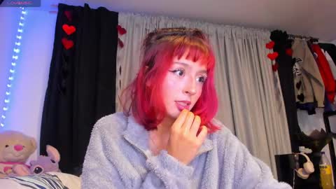 Snapshot of dafnne__hall chatting on May 3, 1:33 am Dafnne online show from May 3, 1:33 am