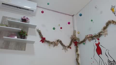 Snapshot of dafnnee_ross chatting on December 26, 12:16 pm DAFNNE online show from December 26, 12:16 pm