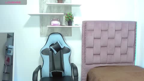 Snapshot of dafnnee_ross chatting on January 14, 12:14 pm DAFNNE online show from January 14, 12:14 pm