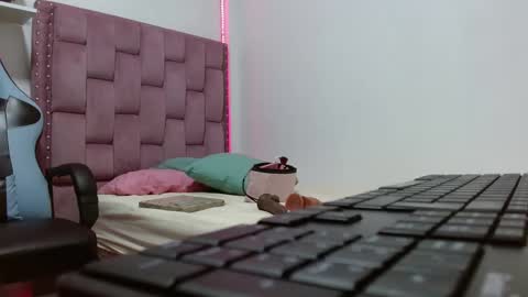 Snapshot of dafnnee_ross chatting on January 28, 12:11 pm DAFNNE online show from January 28, 12:11 pm