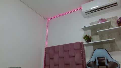 Snapshot of dafnnee_ross chatting on January 29, 12:02 pm DAFNNE online show from January 29, 12:02 pm