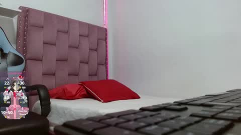 Snapshot of dafnnee_ross chatting on March 5, 12:11 pm DAFNNE online show from March 5, 12:11 pm