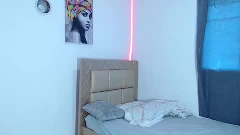 Snapshot of dafnnee_ross chatting on October 31, 3:35 pm DAFNNE online show from October 31, 3:35 pm