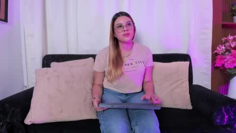 dahiane_smith online show from May 27, 1:19 pm