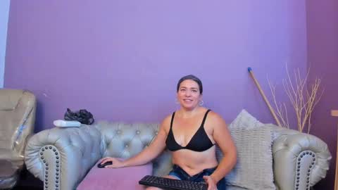 Snapshot of dahianeconnor chatting on November 22, 11:48 pm Dahiane Connor online show from November 22, 11:48 pm