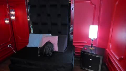 Snapshot of dahianeconnor chatting on November 28, 11:35 am Dahiane Connor online show from November 28, 11:35 am