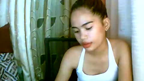 Snapshot of dahlia_123 chatting on December 17, 9:39 am Im Dahlia online show from December 17, 9:39 am