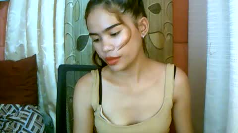 Snapshot of dahlia_123 chatting on December 19, 7:51 am Im Dahlia online show from December 19, 7:51 am
