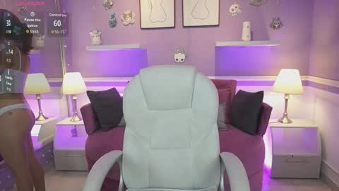 Dahlia Grey online show from October 25, 11:40 am