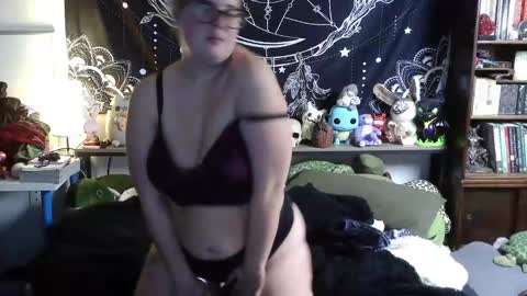 Snapshot of dahliaspleasure chatting on October 22, 1:50 am Dahlia online show from October 22, 1:50 am