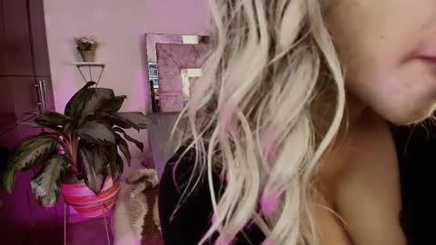 dahnia_cruz online show from April 17, 2:31 pm
