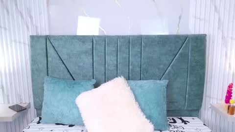 Juls online show from February 5, 9:30 pm