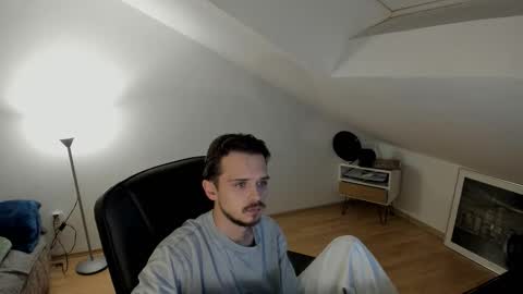 Snapshot of daimon_hall chatting on October 21, 10:10 pm Daimon  online show from October 21, 10:10 pm