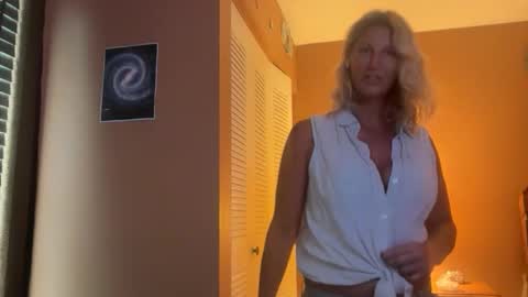 Daisy137 online show from April 19, 4:39 pm