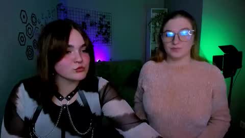 Little Di online show from October 12, 7:57 pm