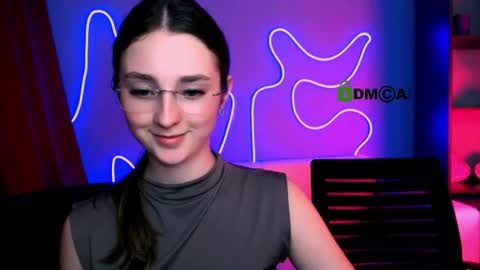 Little Di online show from June 13, 9:35 pm