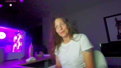 Snapshot of daisy_dove chatting on May 21, 3:46 am Daisy online show from May 21, 3:46 am