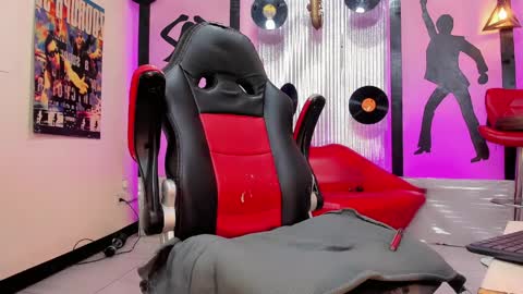 daisy_jonexxx22 online show from April 11, 4:06 am