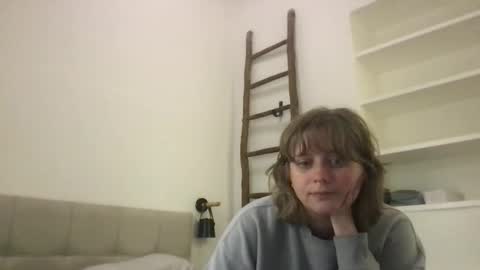 Snapshot of daisy_lately chatting on October 31, 10:38 am daisy_lately online show from October 31, 10:38 am