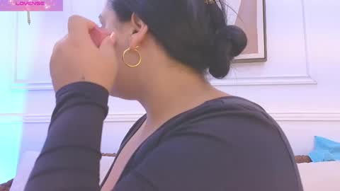 Daisy Price online show from April 21, 10:10 am