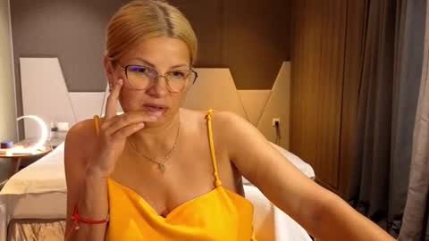 Snapshot of daisydavis_ chatting on November 21, 10:25 am Daisy online show from November 21, 10:25 am