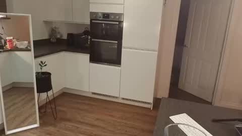 Daisy Dreams online show from November 11, 9:15 pm