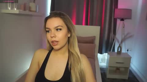 Snapshot of daisyeverly chatting on February 8, 11:35 am Daisy online show from February 8, 11:35 am