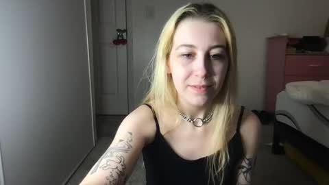 Snapshot of daisymynx chatting on May 14, 6:53 am daisymynx online show from May 14, 6:53 am