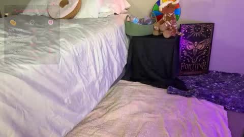 Snapshot of daisymystique chatting on March 5, 12:17 am daisymystique online show from March 5, 12:17 am