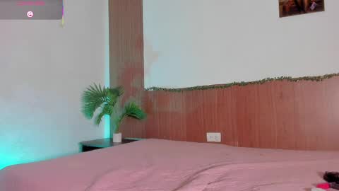 Snapshot of daisytaylor_ chatting on May 31, 12:01 pm Daisy online show from May 31, 12:01 pm
