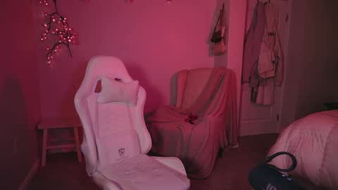 Snapshot of daisyy888 chatting on May 23, 12:27 am daisy online show from May 23, 12:27 am