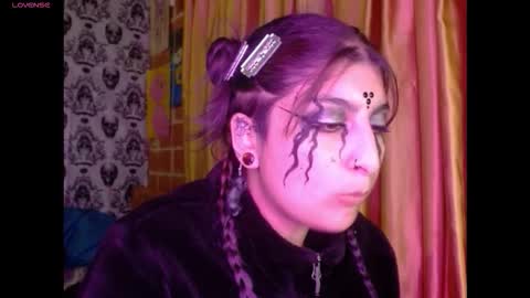 Snapshot of dak_7 chatting on November 1, 5:09 am -- -- help me reach 100 hands up online show from November 1, 5:09 am