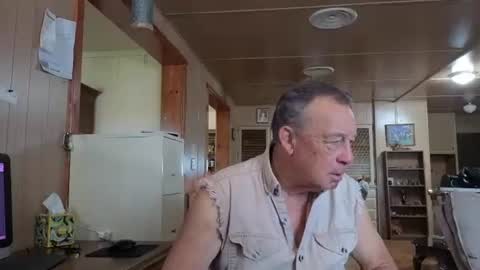 Snapshot of dakit2 chatting on April 26, 2:48 pm dakit online show from April 26, 2:48 pm