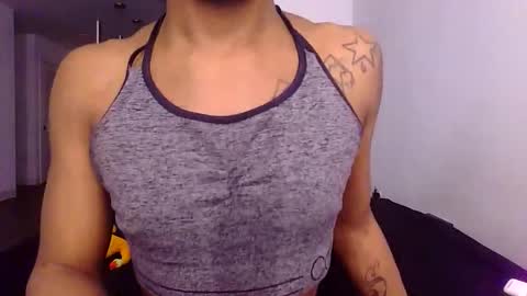 Snapshot of dakititwaa chatting on December 13, 10:04 pm Twa online show from December 13, 10:04 pm