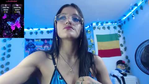 Snapshot of dakkohott chatting on December 17, 7:03 am Dakko online show from December 17, 7:03 am