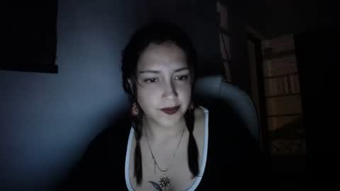 IG  dakotasofiaa online show from April 1, 1:39 am